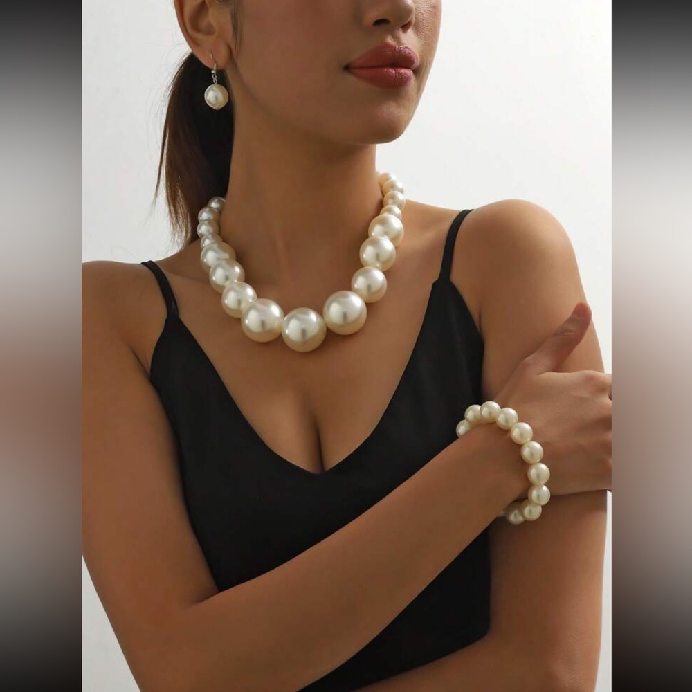 NWT Large Costume Faux Pearl Bracelet & Earrings Set